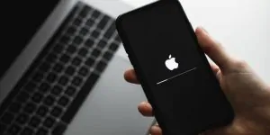 iPhone не включается - горит яблоко